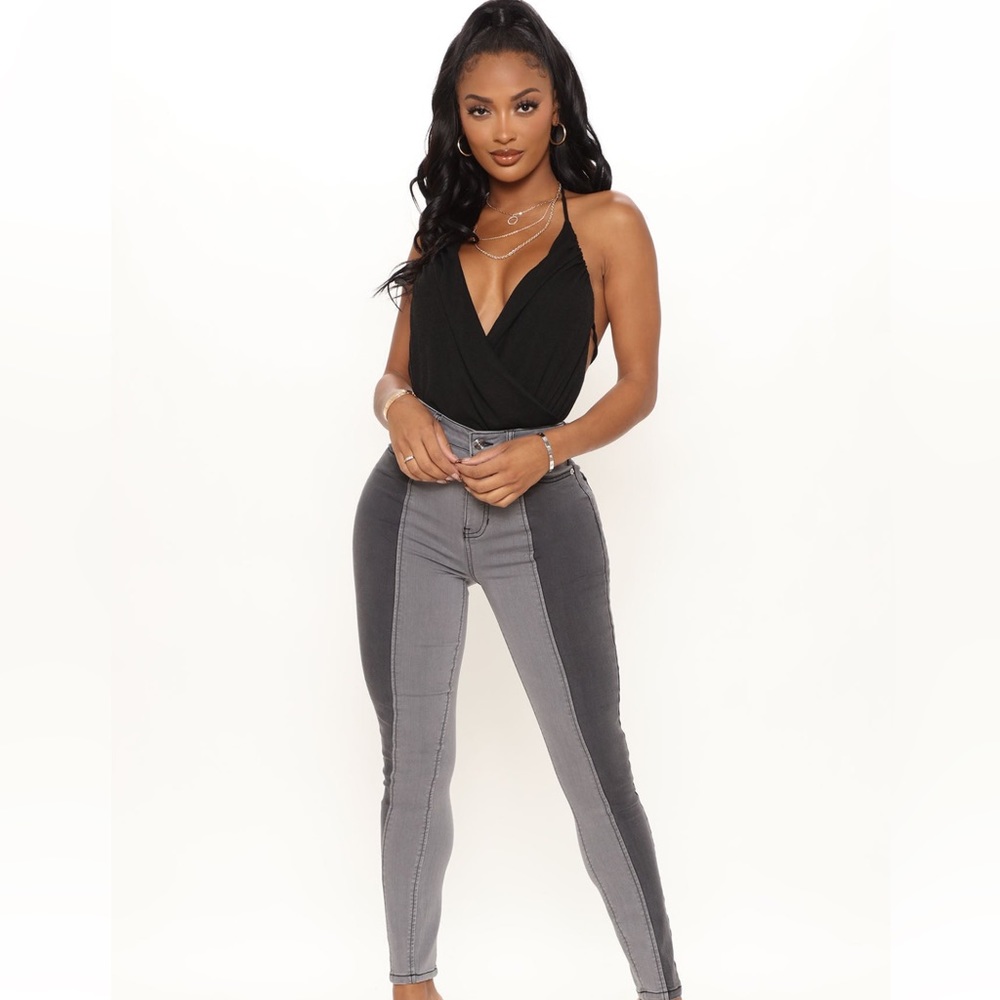 BRAND NEW WITH TAGS!  FASHION NOVA GREY TWO TONED DENIM JEANS!  SIZE 5!